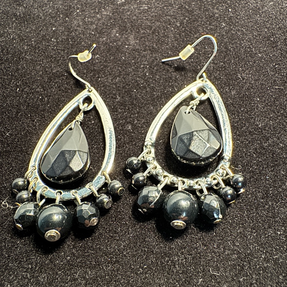 Vintage-style Drop Earrings, silver-tone teardrop frame / faceted black beads.